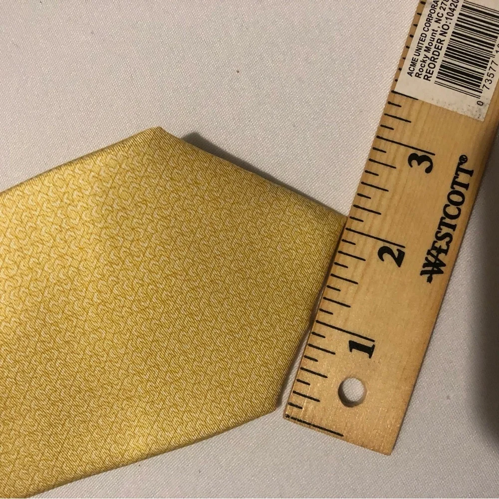 Michael Kors mens 100 % silk neck tie Classic Geo